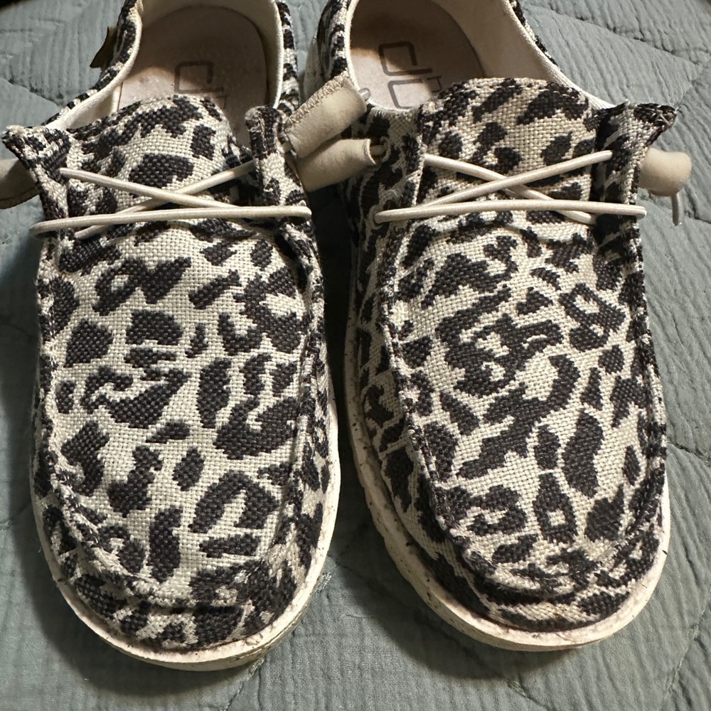 Hey Dude, Women's Leopard Print shoes, Sz 6